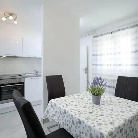 Lägenhet One Bedroom With Terrace And Sea View 4